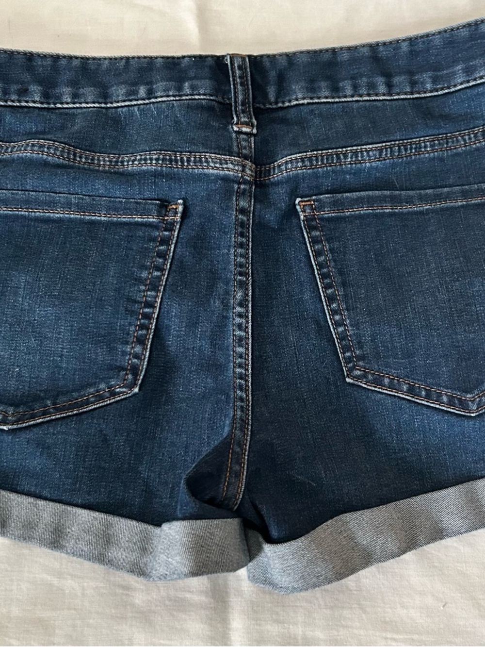 Express Shortie Low Rise Rolled Hem Jean Shorts/Dark Wash/Woman’s Size 6/EUC - Picture 2 of 3